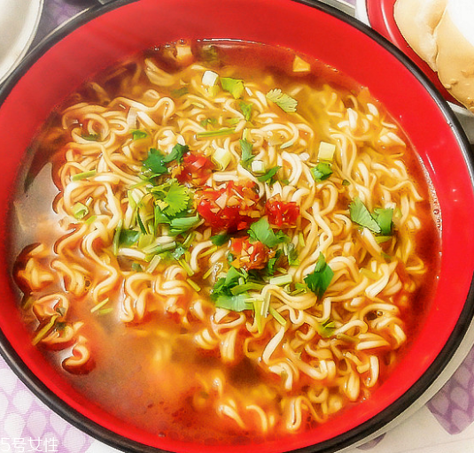 方便面和米飯哪個(gè)熱量高？方便面和米飯哪個(gè)更容易長(zhǎng)胖？