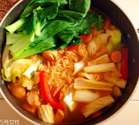 方便面和米飯哪個(gè)熱量高？方便面和米飯哪個(gè)更容易長(zhǎng)胖？