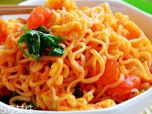 方便面沒泡熟可以吃嗎？半生不熟的泡面可以吃嗎？