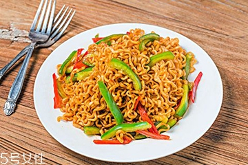 方便面是不是零食？方便面是不是發(fā)物？