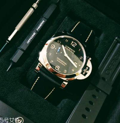 手表上弦是轉(zhuǎn)哪個(gè)方向？手表上弦是順時(shí)針還是逆時(shí)針？