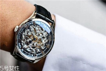 手表上弦是轉(zhuǎn)哪個(gè)方向？手表上弦是順時(shí)針還是逆時(shí)針？