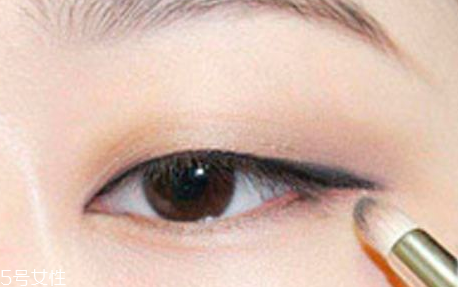 黑色眼影可以畫眼線嗎 黑色眼影畫眼線會刺激眼睛嗎 黑色眼影可以畫眼線嗎 黑色眼影畫眼線會刺激眼睛嗎