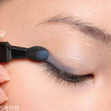 黑色眼影可以畫眼線嗎 黑色眼影畫眼線會刺激眼睛嗎 黑色眼影可以畫眼線嗎 黑色眼影畫眼線會刺激眼睛嗎