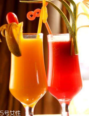 果汁能不能和牛奶一起喝？果汁和牛奶放一起好喝嗎？