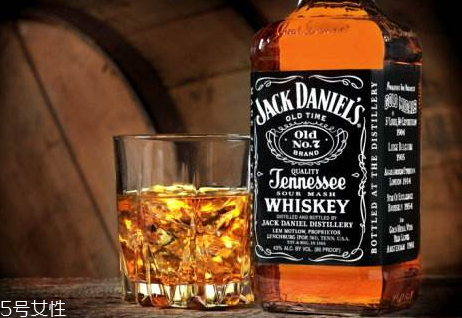 威士忌兌可樂比例 威士忌可以兌可樂好嗎 威士忌兌可樂比例 威士忌可以兌可樂好嗎