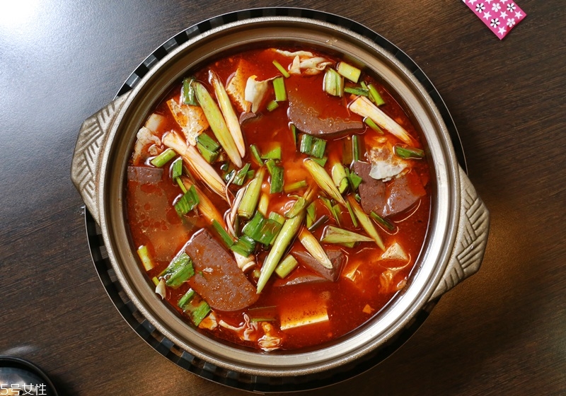 舌頭被燙了怎么辦 不小心燙到舌頭怎么辦 舌頭被燙了怎么辦 不小心燙到舌頭怎么辦