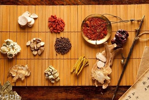 中草藥護(hù)膚品怎么自制 中草藥護(hù)膚品3個制作方法 中草藥護(hù)膚品怎么自制 中草藥護(hù)膚品3個制作方法