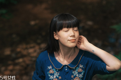 補(bǔ)水霜和乳液有什么不同 補(bǔ)水霜和乳液有什么區(qū)別 補(bǔ)水霜和乳液有什么不同 補(bǔ)水霜和乳液有什么區(qū)別