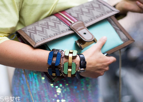 初入職場(chǎng)怎么穿？初入職場(chǎng)穿搭訣竅