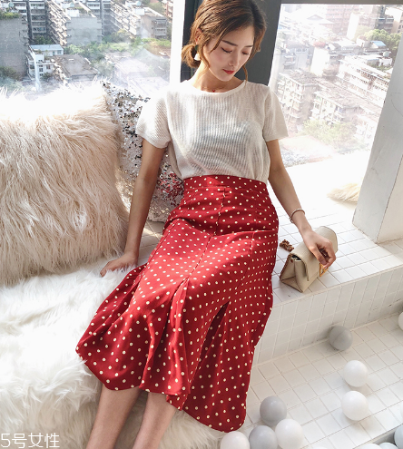 裙子怎么穿顯腿長？裙子顯高搭配方法