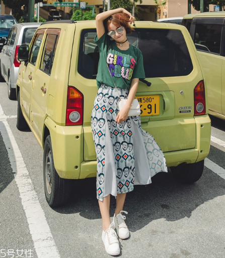 裙子怎么穿顯腿長？裙子顯高搭配方法