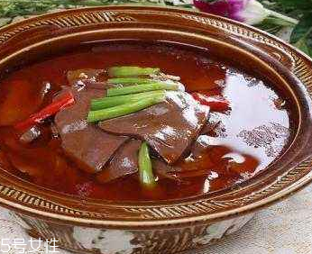 雞血鴨血豬血到底哪個好？雞血和鴨血哪個更好？