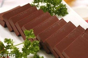 雞血弄衣服上了怎么辦？雞血洗得干凈嗎？