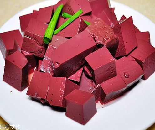 雞血弄衣服上了怎么辦？雞血洗得干凈嗎？