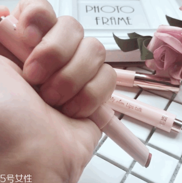 伊蒂之屋細管唇膏試色 伊蒂之屋細管唇膏3色上嘴圖 伊蒂之屋細管唇膏試色 伊蒂之屋細管唇膏3色上嘴圖