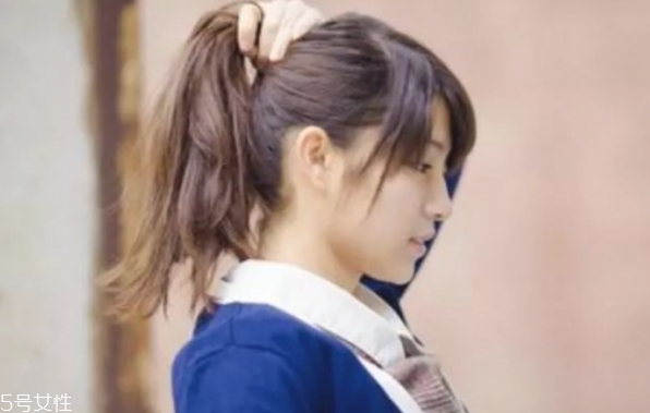 自己怎么扎馬尾好看 好看的馬尾辮扎法 自己怎么扎馬尾好看 好看的馬尾辮扎法