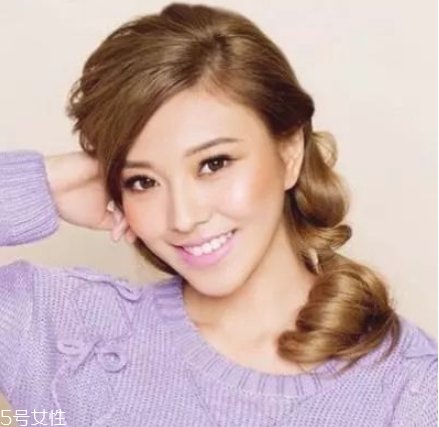 自己怎么扎馬尾好看 好看的馬尾辮扎法 自己怎么扎馬尾好看 好看的馬尾辮扎法