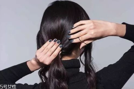 2018流行馬尾的扎法 簡(jiǎn)單的低馬尾編發(fā) 2018流行馬尾的扎法 簡(jiǎn)單的低馬尾編發(fā)
