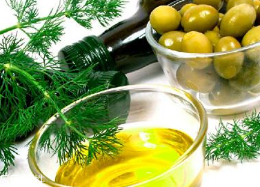 橄欖油洗臉適合什么膚質 橄欖油洗臉的注意事項 橄欖油洗臉適合什么膚質 橄欖油洗臉的注意事項