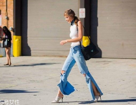 夏天穿牛仔褲會(huì)熱嗎？夏天穿什么樣的牛仔褲涼快？