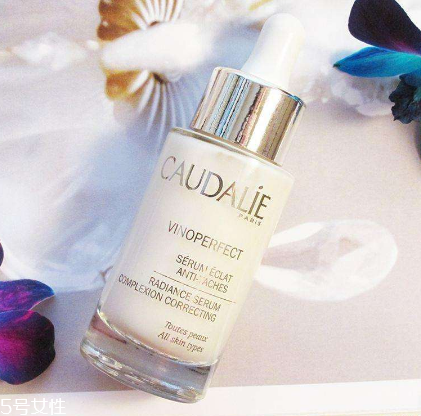 精華液能去眼袋嗎？精華液去眼袋有用嗎？