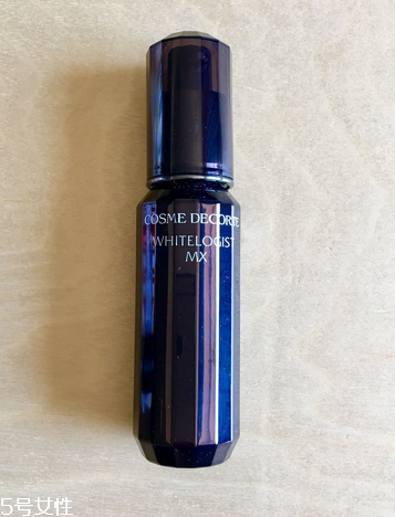 精華液晚上用要洗掉嗎？睡前精華液要洗掉嗎？