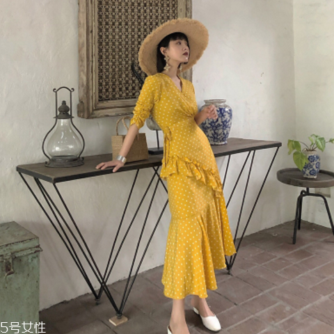 黃皮適合什么顏色裙子？什么顏色裙子適合黃皮女生？