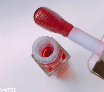 嬌韻詩唇釉需要卸嗎？嬌韻詩唇油怎么卸