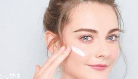 防曬霜怎么判斷是否變質(zhì) 防曬霜變質(zhì)的3個表現(xiàn) 防曬霜怎么判斷是否變質(zhì) 防曬霜變質(zhì)的3個表現(xiàn)