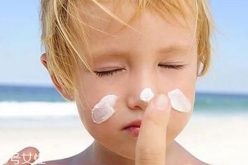 防曬霜怎么判斷是否變質(zhì) 防曬霜變質(zhì)的3個表現(xiàn) 防曬霜怎么判斷是否變質(zhì) 防曬霜變質(zhì)的3個表現(xiàn)