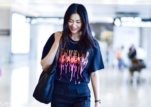 黑t恤變紅怎么辦 黑t恤怎么洗 黑t恤變紅怎么辦 黑t恤怎么洗