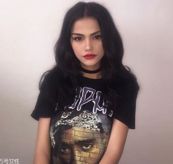 黑t恤變紅怎么辦 黑t恤怎么洗 黑t恤變紅怎么辦 黑t恤怎么洗