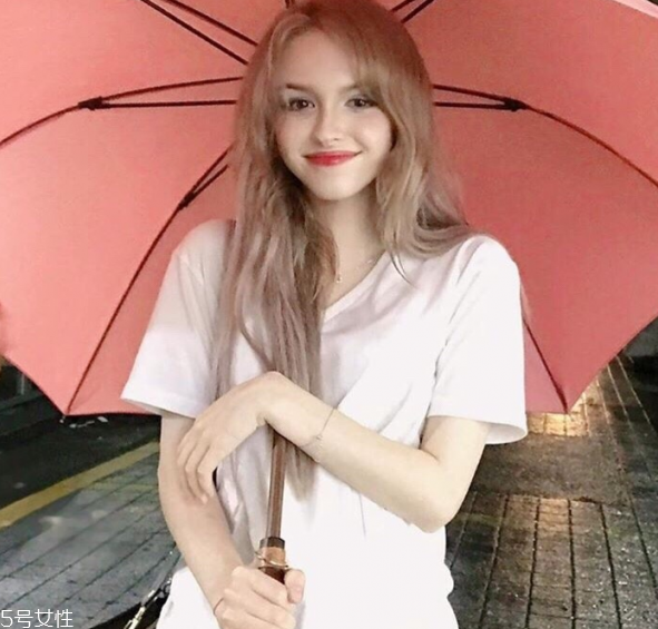 棉t恤發(fā)霉了怎么洗掉 白t恤發(fā)霉了怎么洗掉 棉t恤發(fā)霉了怎么洗掉 白t恤發(fā)霉了怎么洗掉