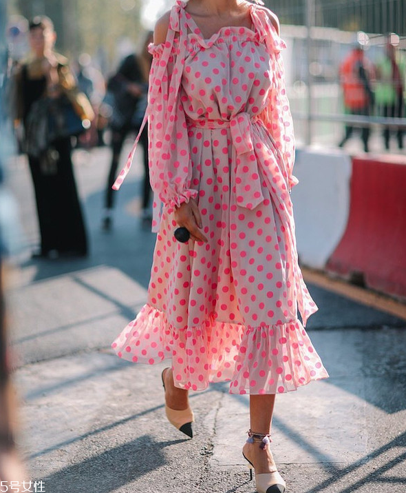 一字肩連衣裙圖片 夏季一字肩連衣裙 一字肩連衣裙圖片 夏季一字肩連衣裙