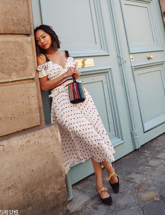 一字肩連衣裙圖片 夏季一字肩連衣裙 一字肩連衣裙圖片 夏季一字肩連衣裙