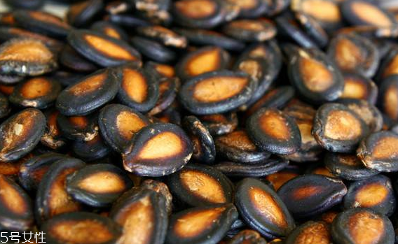 西瓜子不能和什么一起吃？西瓜子能和西瓜一起吃嗎？