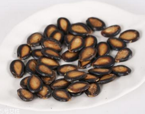 西瓜子與南瓜子的區(qū)別 西瓜子能和南瓜子同吃嗎？