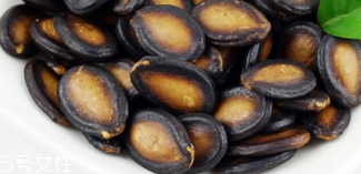 西瓜子與南瓜子的區(qū)別 西瓜子能和南瓜子同吃嗎？