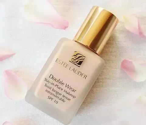 雅詩蘭黛和蘭蔻粉底哪個好？