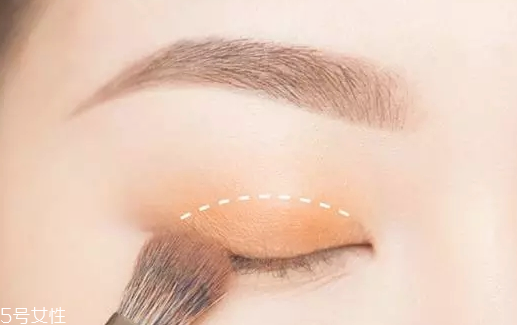 劉人語藍色眼影怎么畫 劉人語藍色眼影舞臺妝步驟圖 劉人語藍色眼影怎么畫 劉人語藍色眼影舞臺妝步驟圖