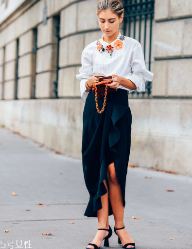 開叉裙配什么上衣？開叉裙搭配上衣圖片