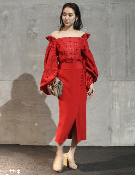 開叉裙配什么上衣？開叉裙搭配上衣圖片