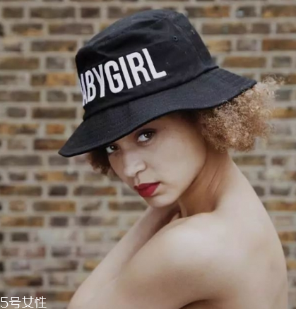 夏天戴什么帽子好看？夏季帽子搭配圖片