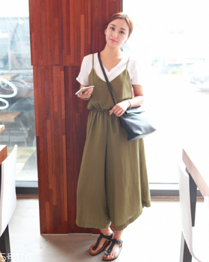 吊帶連體褲怎么穿？吊帶連體褲搭配圖片