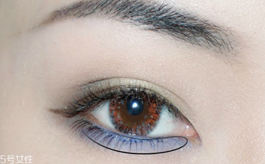 劉人語藍色眼影怎么畫 劉人語藍色眼影舞臺妝步驟圖 劉人語藍色眼影怎么畫 劉人語藍色眼影舞臺妝步驟圖