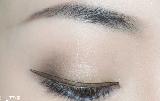 劉人語藍色眼影怎么畫 劉人語藍色眼影舞臺妝步驟圖 劉人語藍色眼影怎么畫 劉人語藍色眼影舞臺妝步驟圖