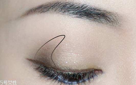 劉人語藍色眼影怎么畫 劉人語藍色眼影舞臺妝步驟圖 劉人語藍色眼影怎么畫 劉人語藍色眼影舞臺妝步驟圖