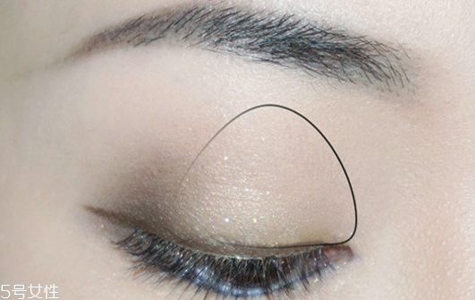 劉人語藍色眼影怎么畫 劉人語藍色眼影舞臺妝步驟圖 劉人語藍色眼影怎么畫 劉人語藍色眼影舞臺妝步驟圖