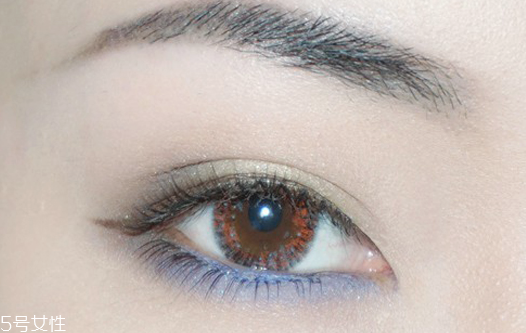 劉人語藍色眼影怎么畫 劉人語藍色眼影舞臺妝步驟圖 劉人語藍色眼影怎么畫 劉人語藍色眼影舞臺妝步驟圖